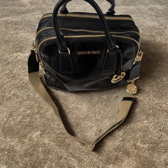 Michael Kors Alexis Medium Satchel Black - Picture 9 of 11